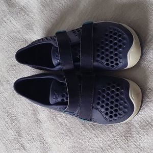 Plae navy water shoes kids 4